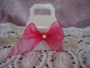 wedding favour box cakes and favours.jpg